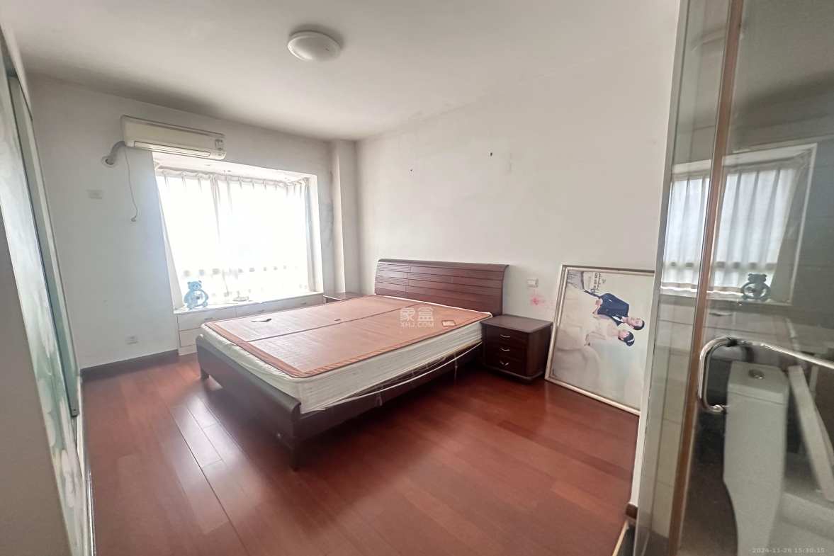 圣力华苑  3室2厅2卫   1800.00元/月室内图