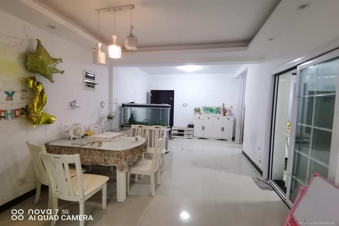 南郡明珠  4室2厅2卫    1500.0元/月室内图