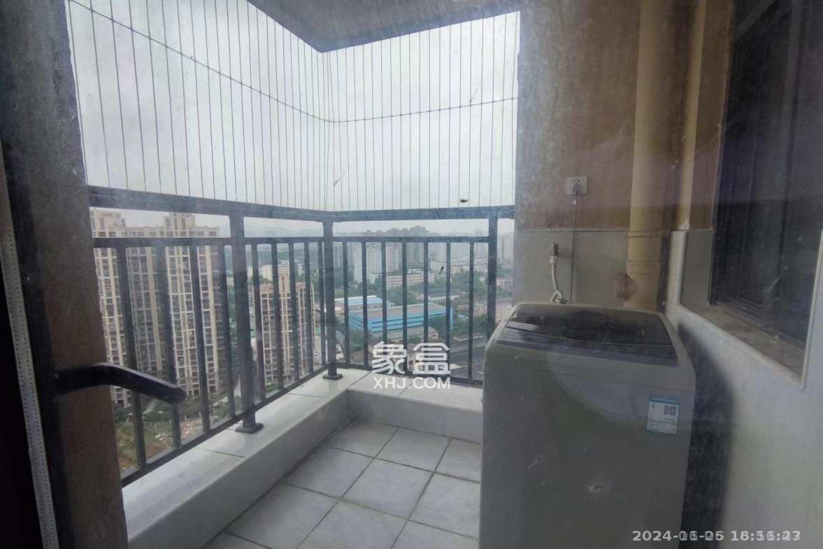 振业城三期  4室2厅2卫   3300.00元/月室内图