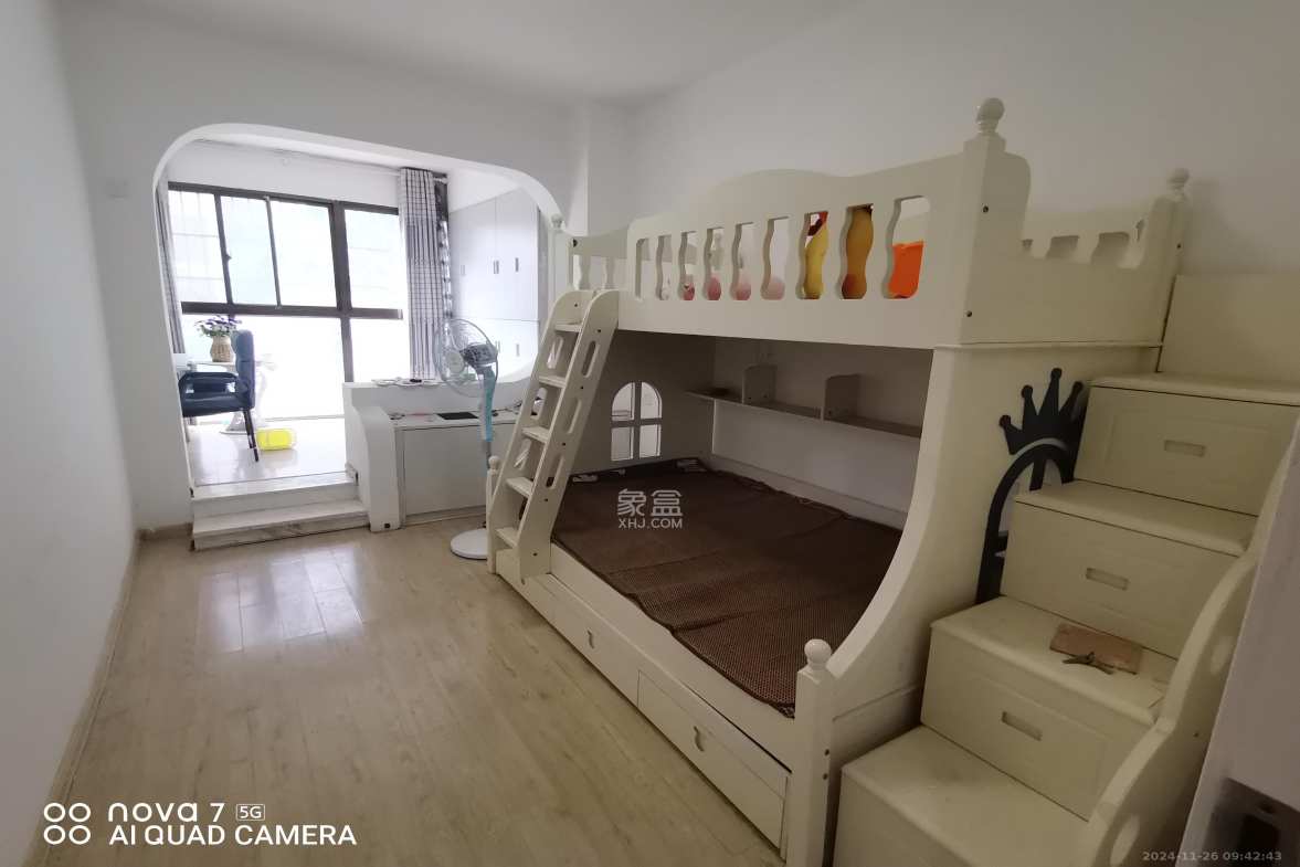 南郡明珠  4室2厅2卫    1500.0元/月室内图