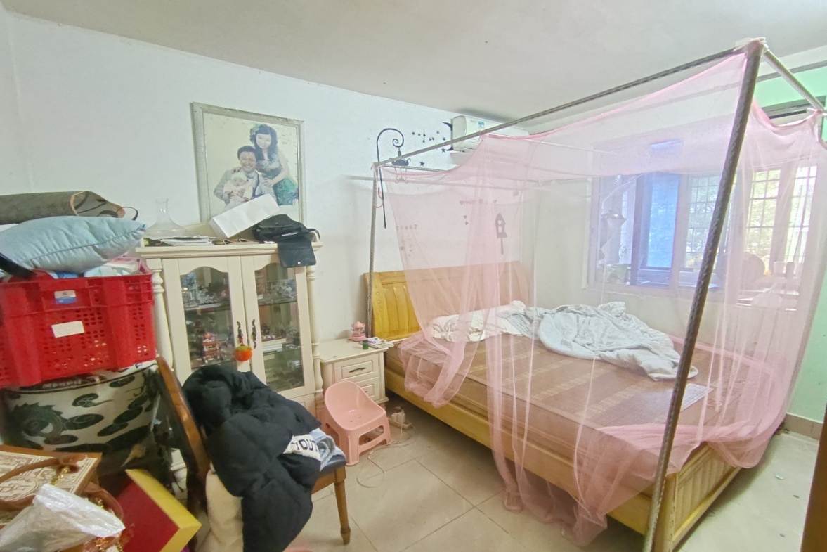 金山小区  3室2厅1卫   85.00万客厅