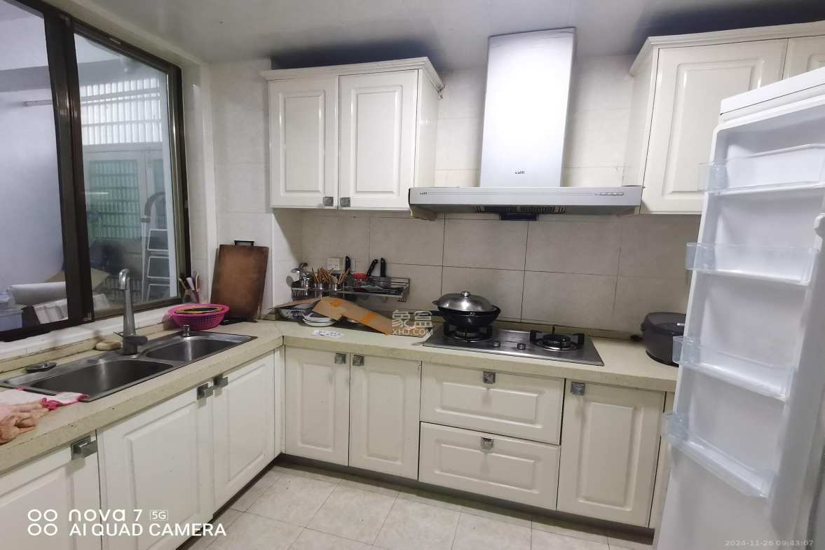 南郡明珠  4室2厅2卫    1500.0元/月室内图