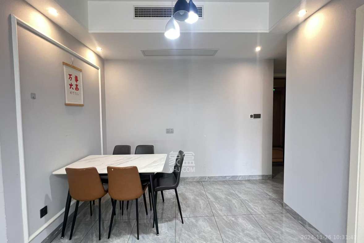梅溪湖金茂湾  3室2厅2卫    3600.0元/月室内图