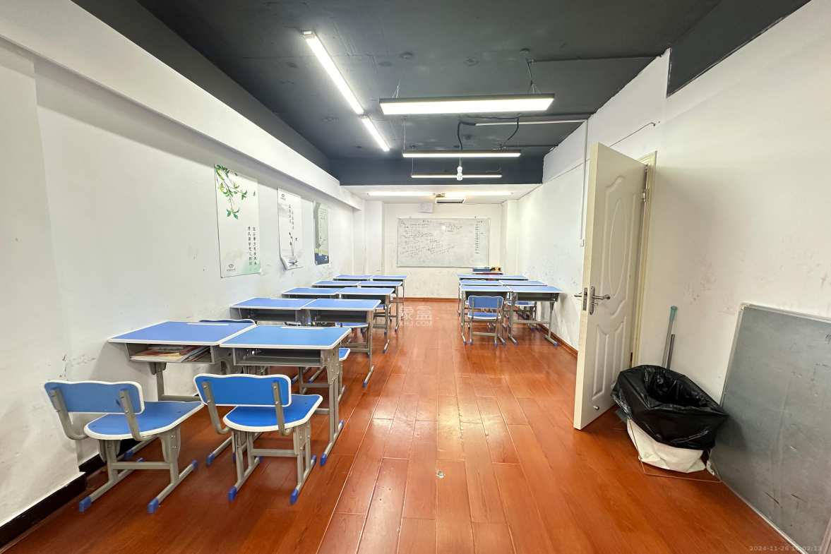 当代滨江MOMA  1室1厅1卫    1500.0元/月 当代滨江MOMA  1室1厅1卫    1500.0元/月室内图1