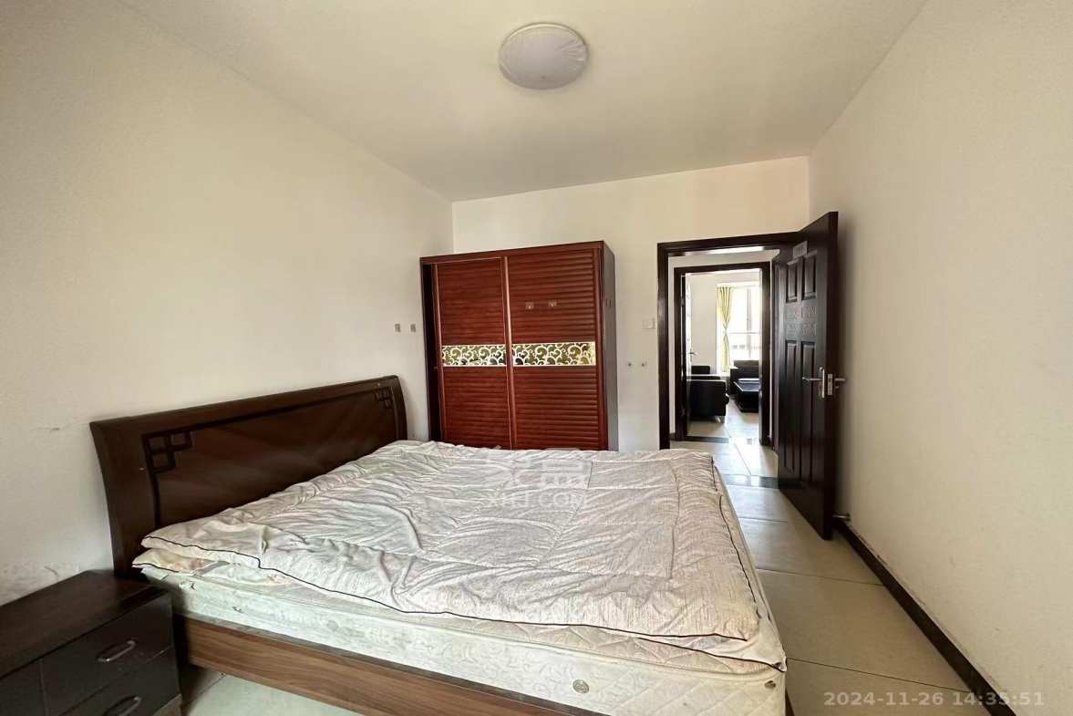 恒广国际景园一二区  3室2厅2卫    2500.0元/月室内图