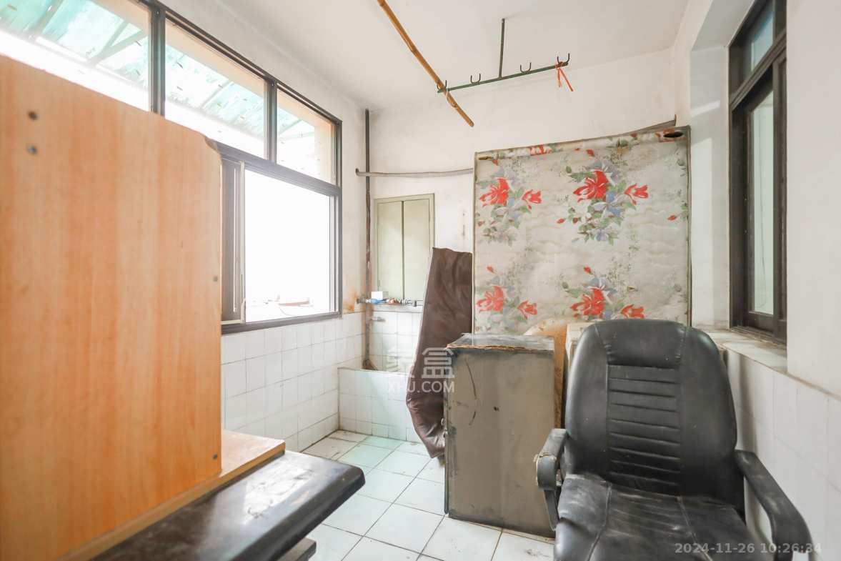 新民路电信局宿舍  1室2厅1卫    2400.0元/月室内图