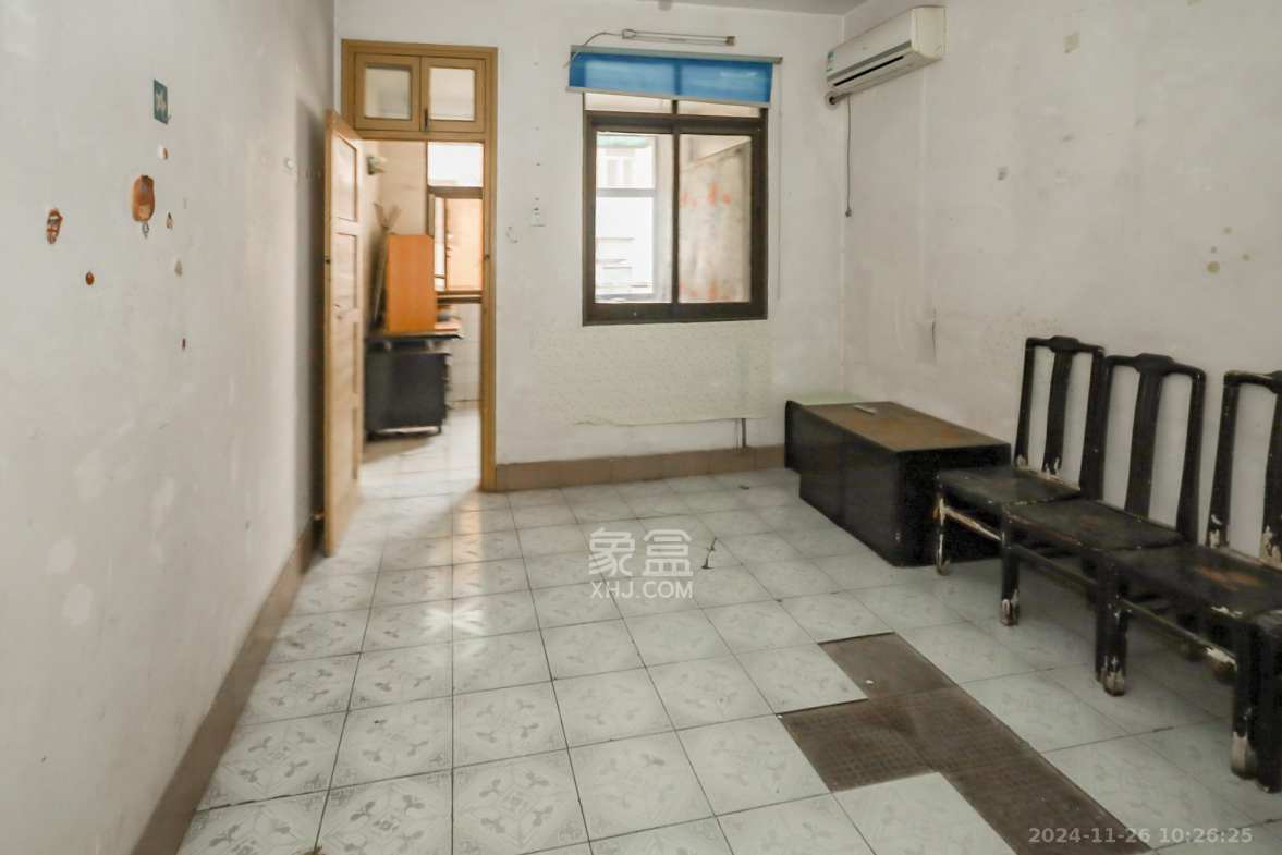 新民路电信局宿舍  1室2厅1卫    2400.0元/月室内图