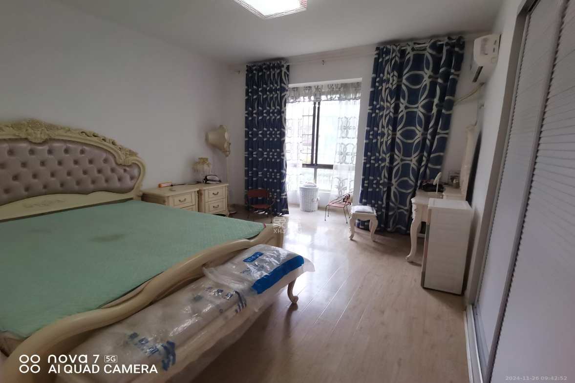 南郡明珠  4室2厅2卫    1500.0元/月室内图