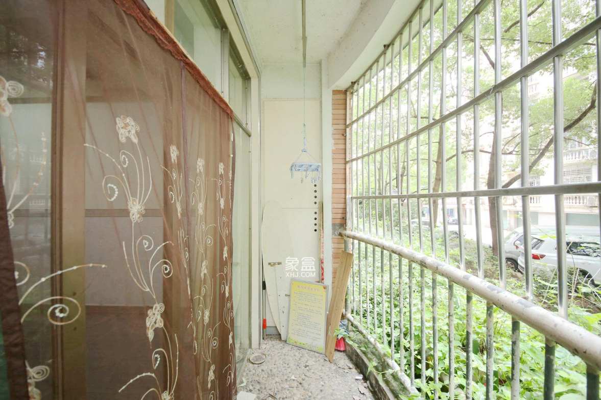 泰时新雅园  3室2厅2卫   86.00万阳台