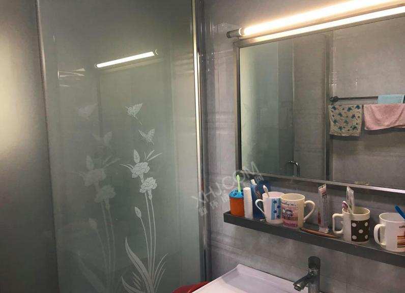 名仕华府  4室2厅2卫   100.00万客厅