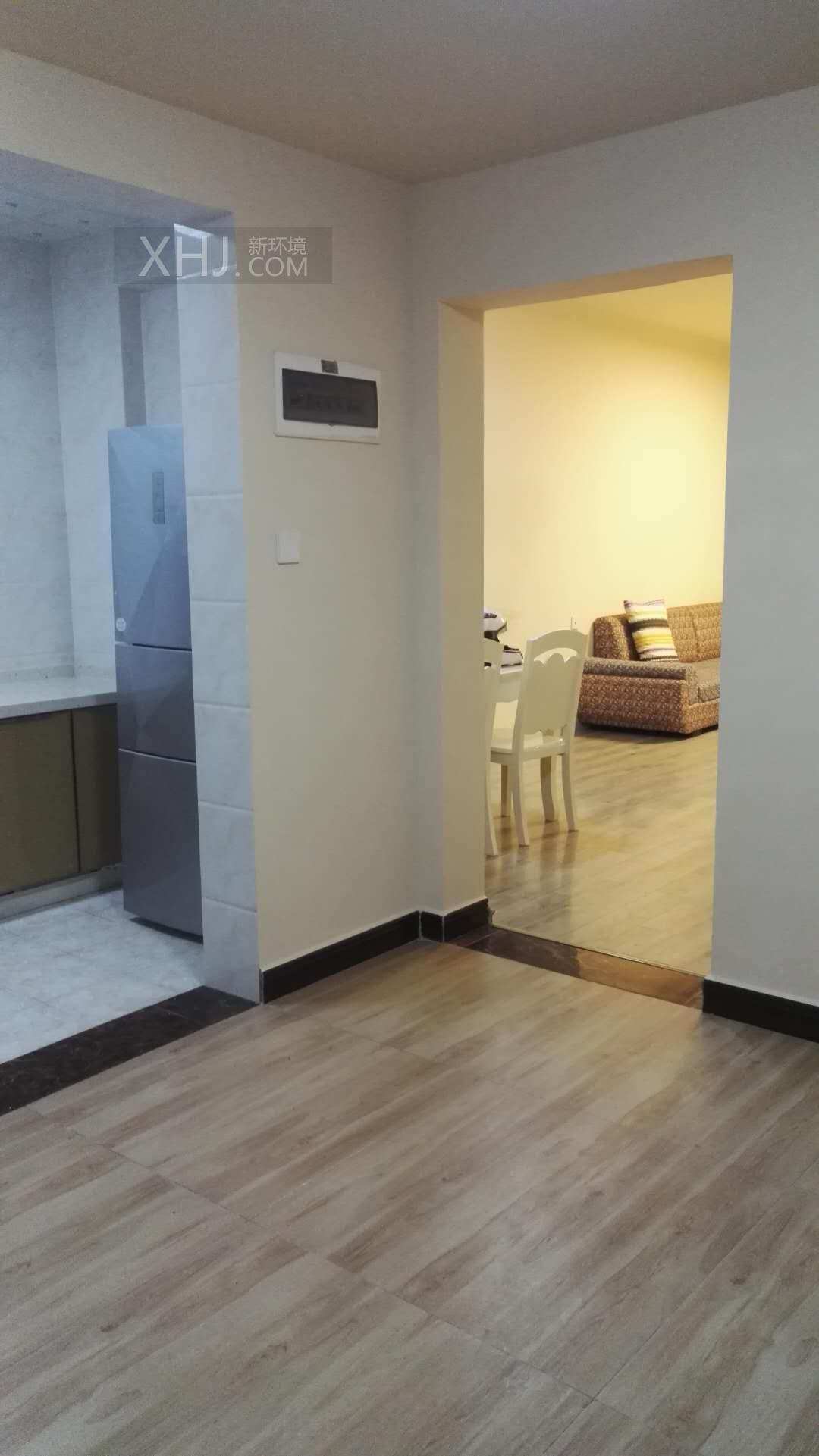 南湖国际2期  3室1厅1卫    2000.0元/月室内图