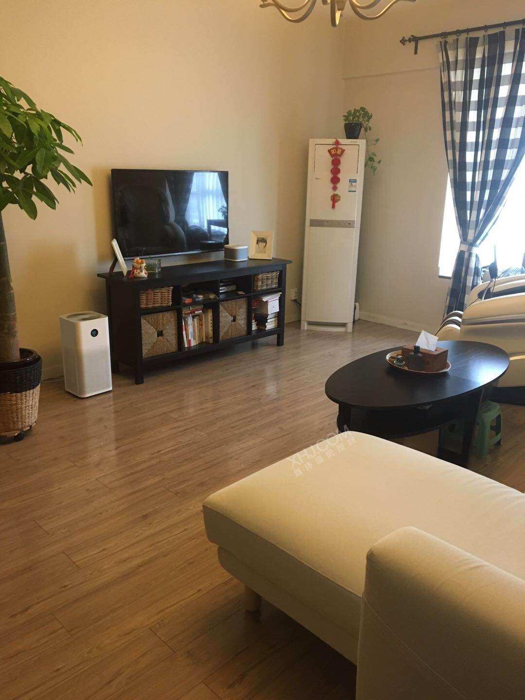 江郊庭苑  3室2厅2卫   275.00万客厅