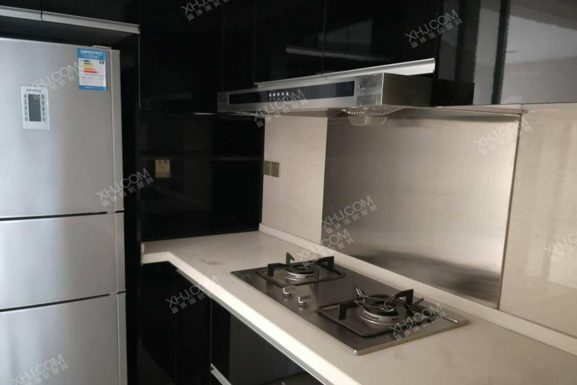 凯旋天际湾  3室2厅2卫    400.0万客厅