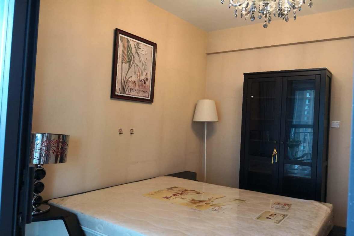 华府西苑  3室2厅2卫    4800.0元/月 华府西苑  3室2厅2卫    4800.0元/月室内图