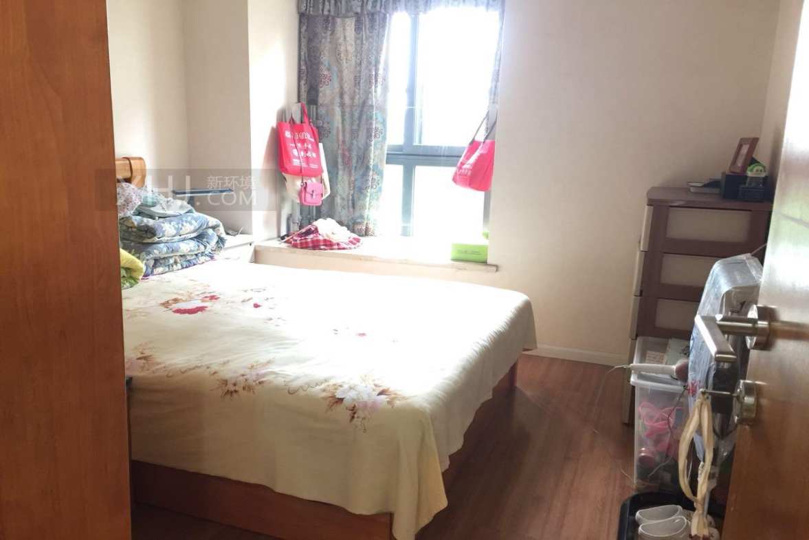 凯旋天际湾  2室1厅1卫    180.0万客厅