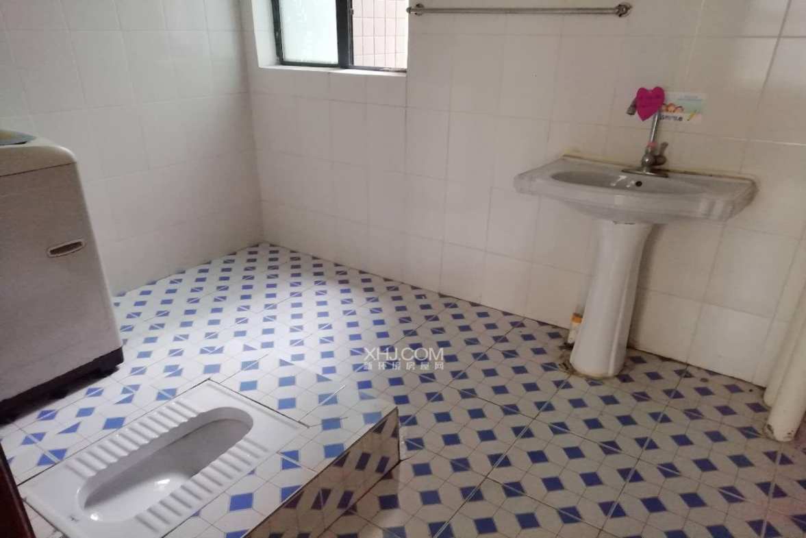 金阳世纪城龙慧苑  3室2厅2卫    135.0万客厅