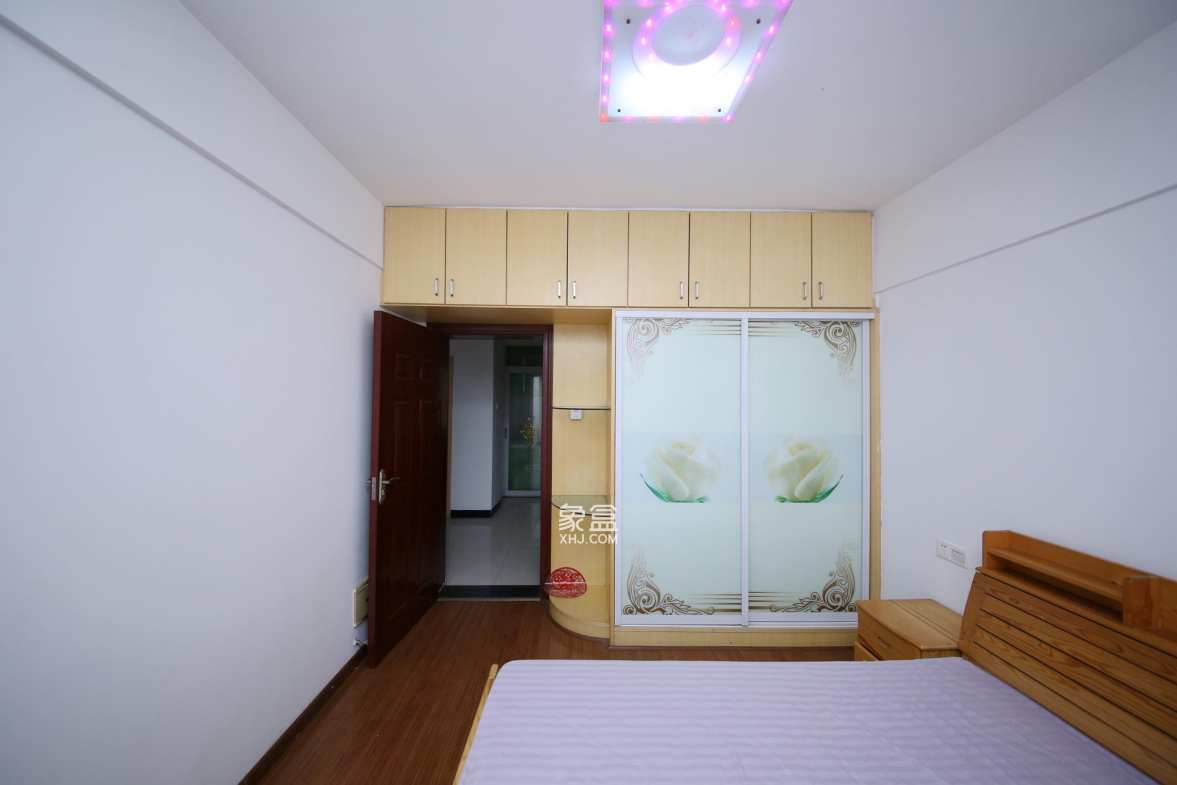 古汉名居  4室2厅2卫    128.0万卧室