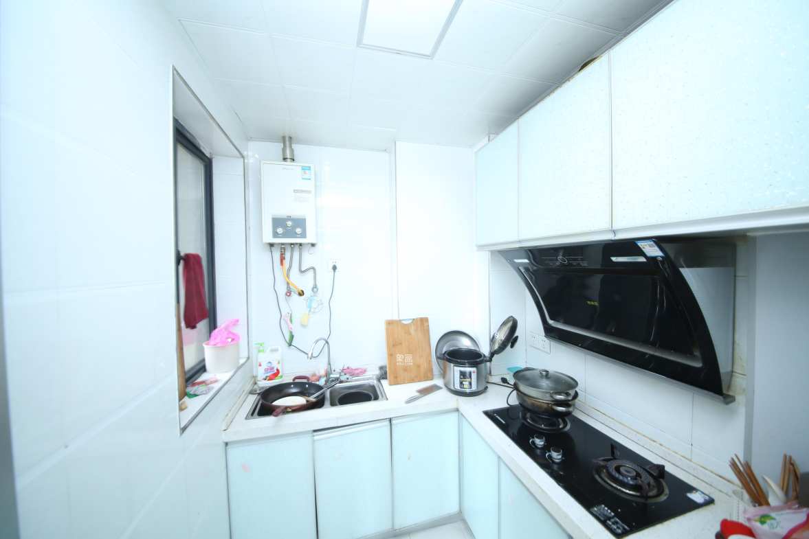 东城港  2室2厅1卫   88.00万厨房