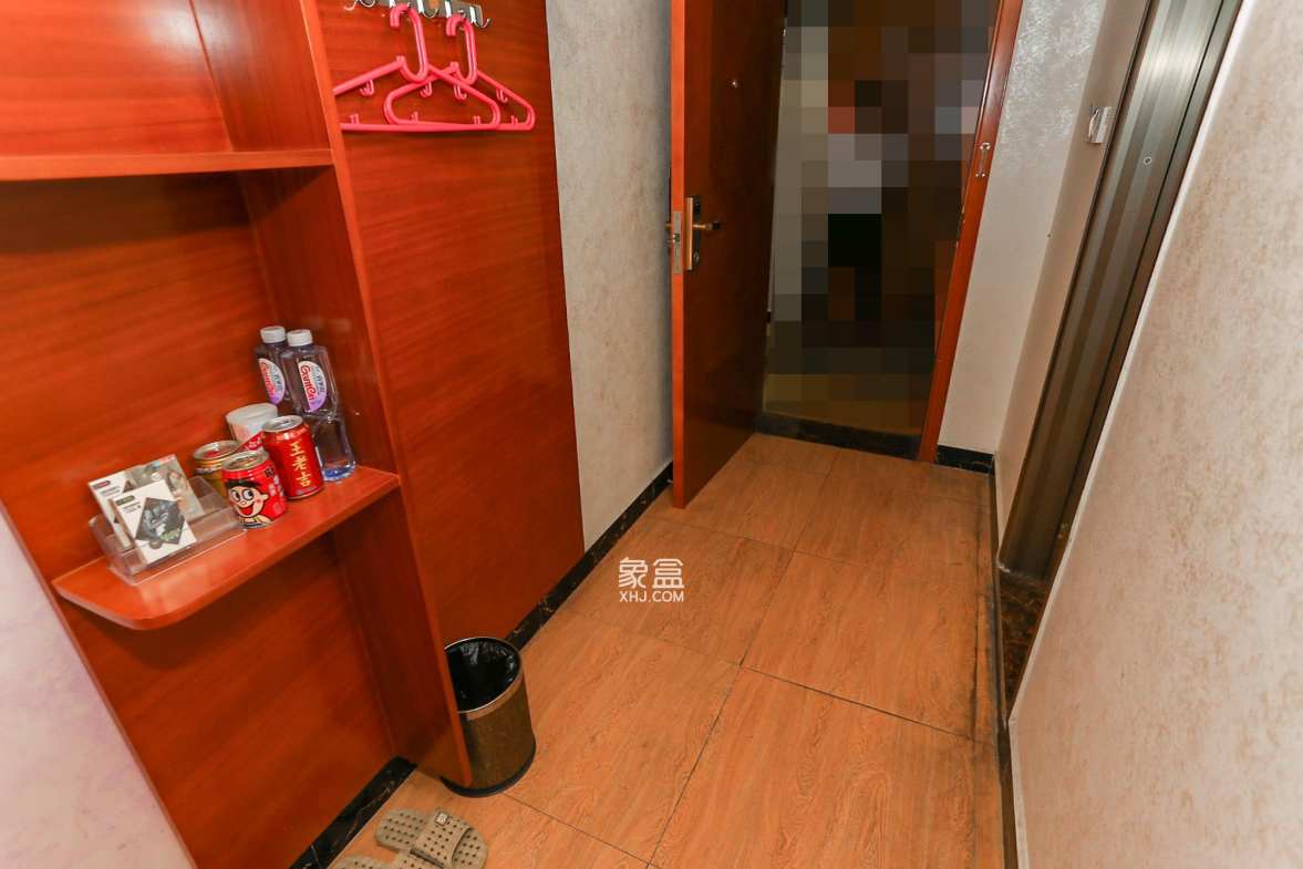 黄金一区  1室1厅1卫   31.00万卫生间