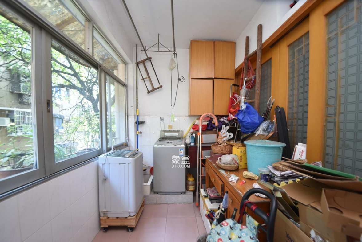 城建科研所宿舍  4室2厅1卫    85.0万阳台