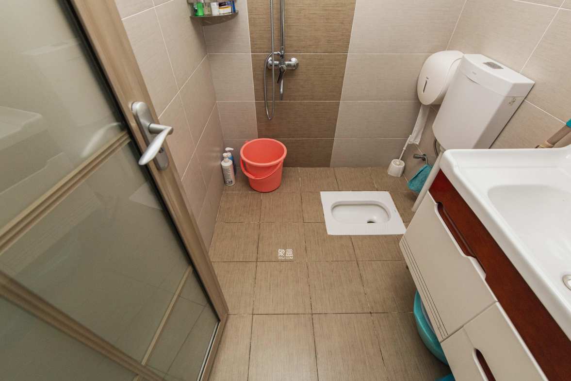 金轮星光名座  1室1厅1卫    45.0万卫生间