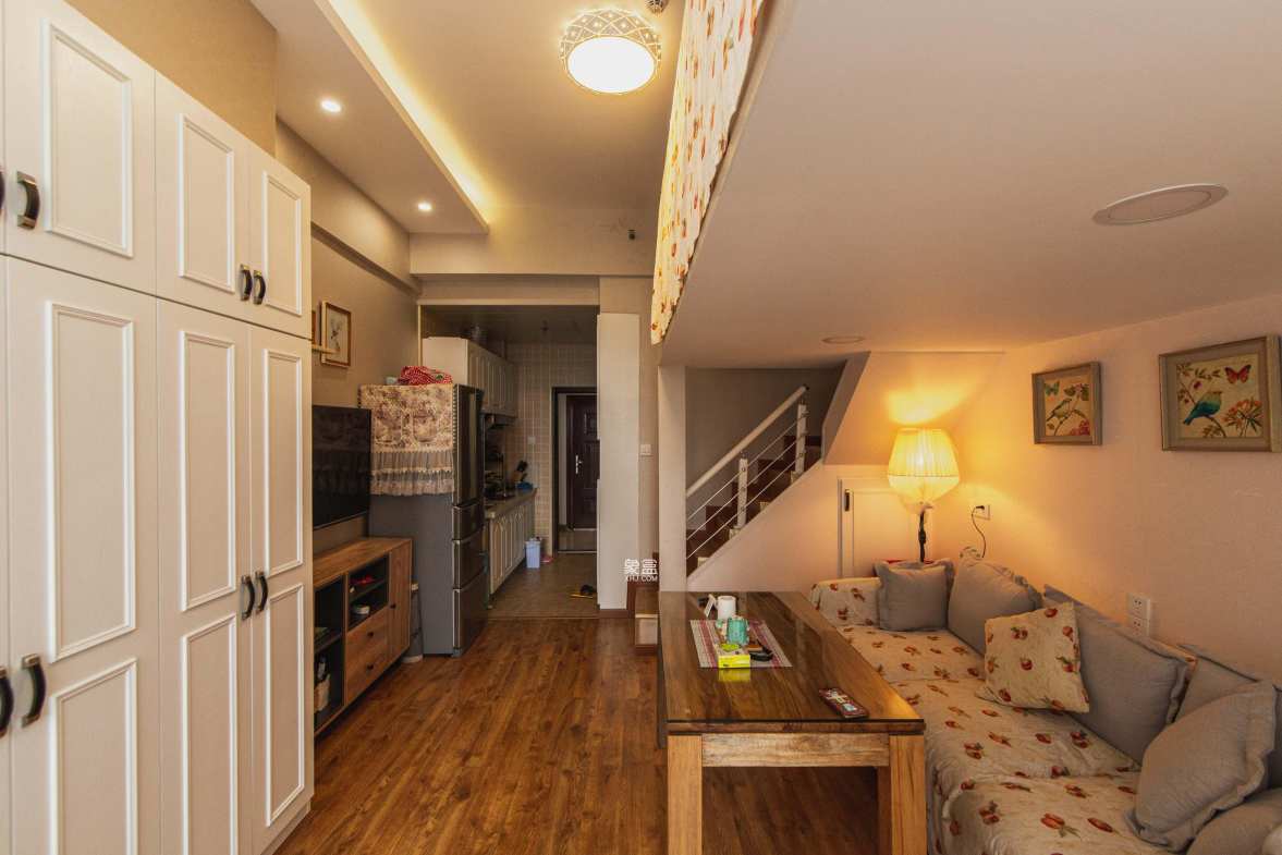 金轮星光名座  1室1厅1卫    45.0万客厅