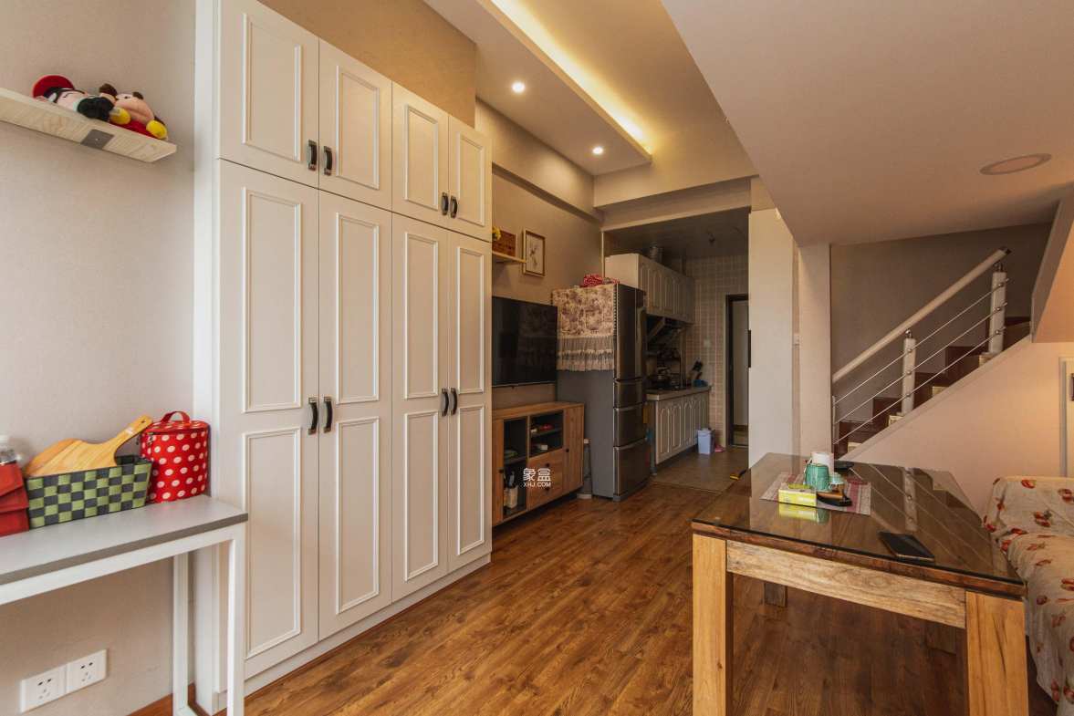 金轮星光名座  1室1厅1卫    45.0万客厅