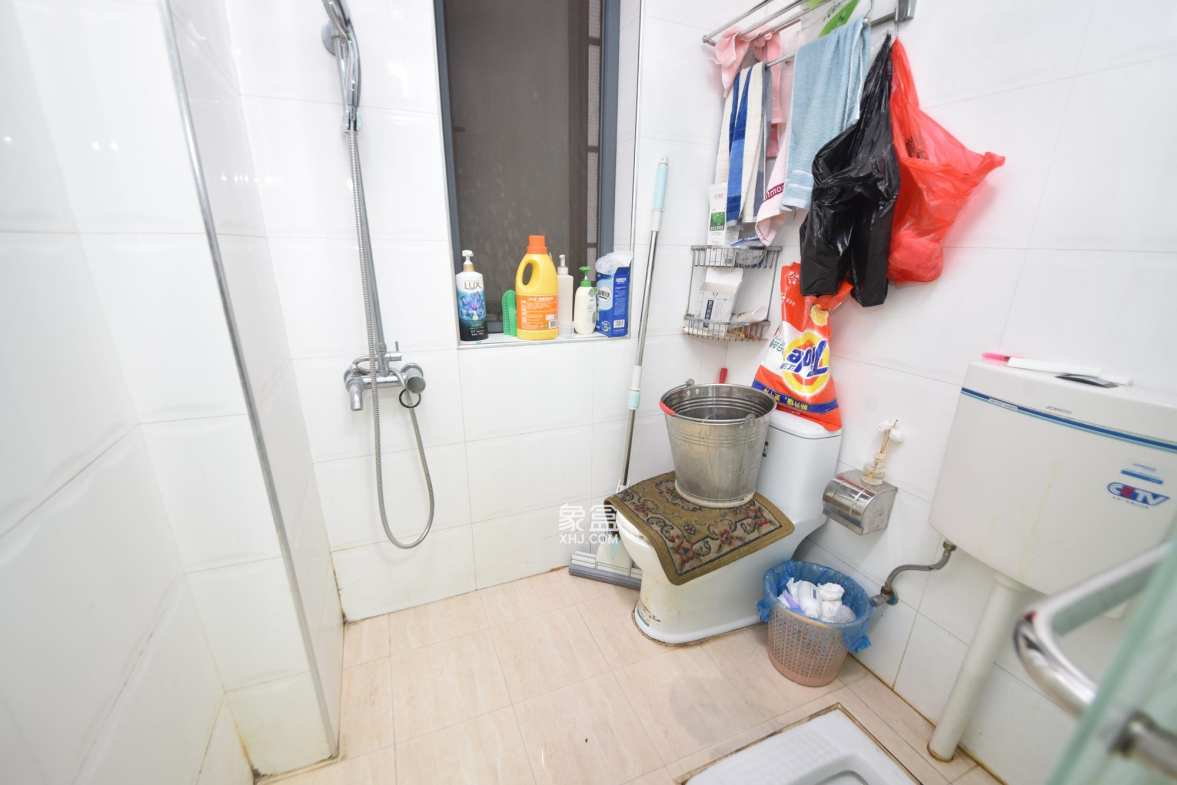 兰亭优壳（隽峰苑）  4室2厅1卫   88.00万卫生间
