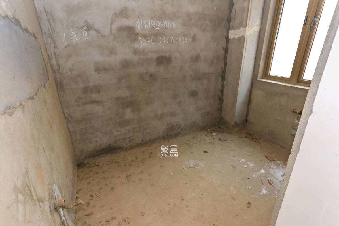 长沙玫瑰园  4室2厅2卫   105.00万厨房