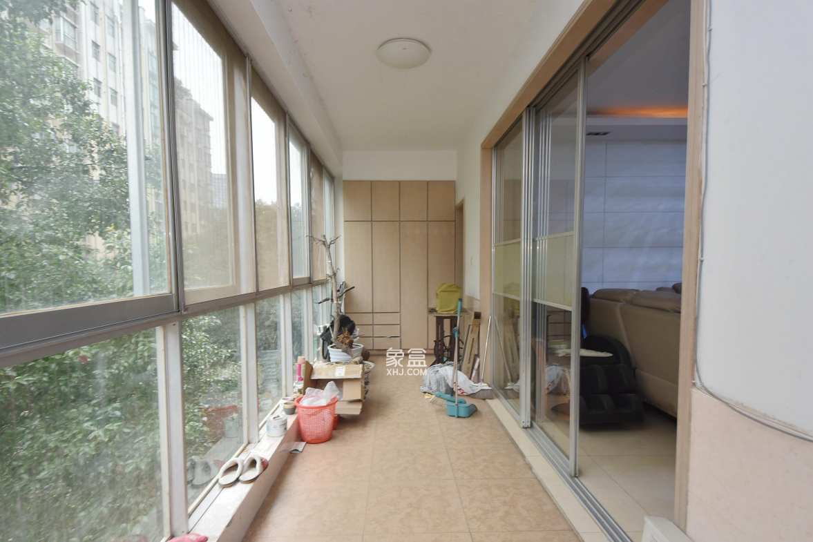 华银园  4室2厅2卫   165.00万阳台