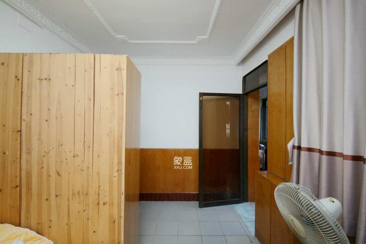 桐荫里社区  3室2厅1卫   82.00万卧室