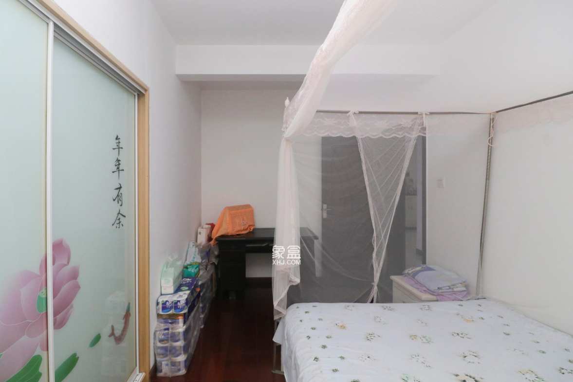 枫林美景  3室2厅1卫   112.00万卧室