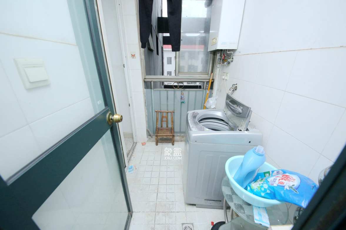 上东印象  3室2厅1卫   99.00万阳台