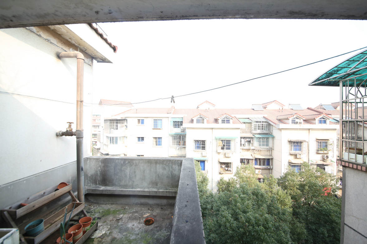 德政园 3室2厅1卫 39.8万 德政园 3室2厅1卫 39.8万阳台