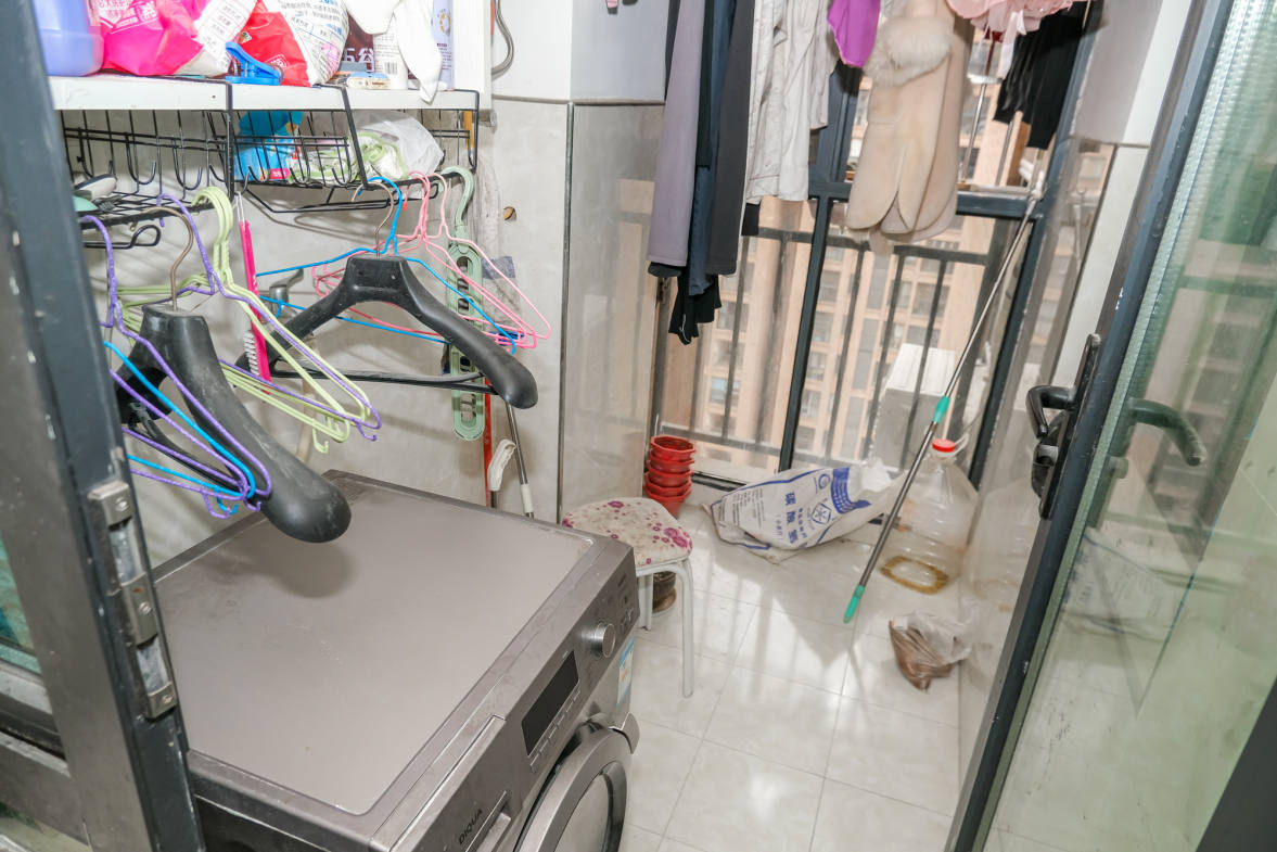 三一街区  3室2厅1卫   59.90万阳台