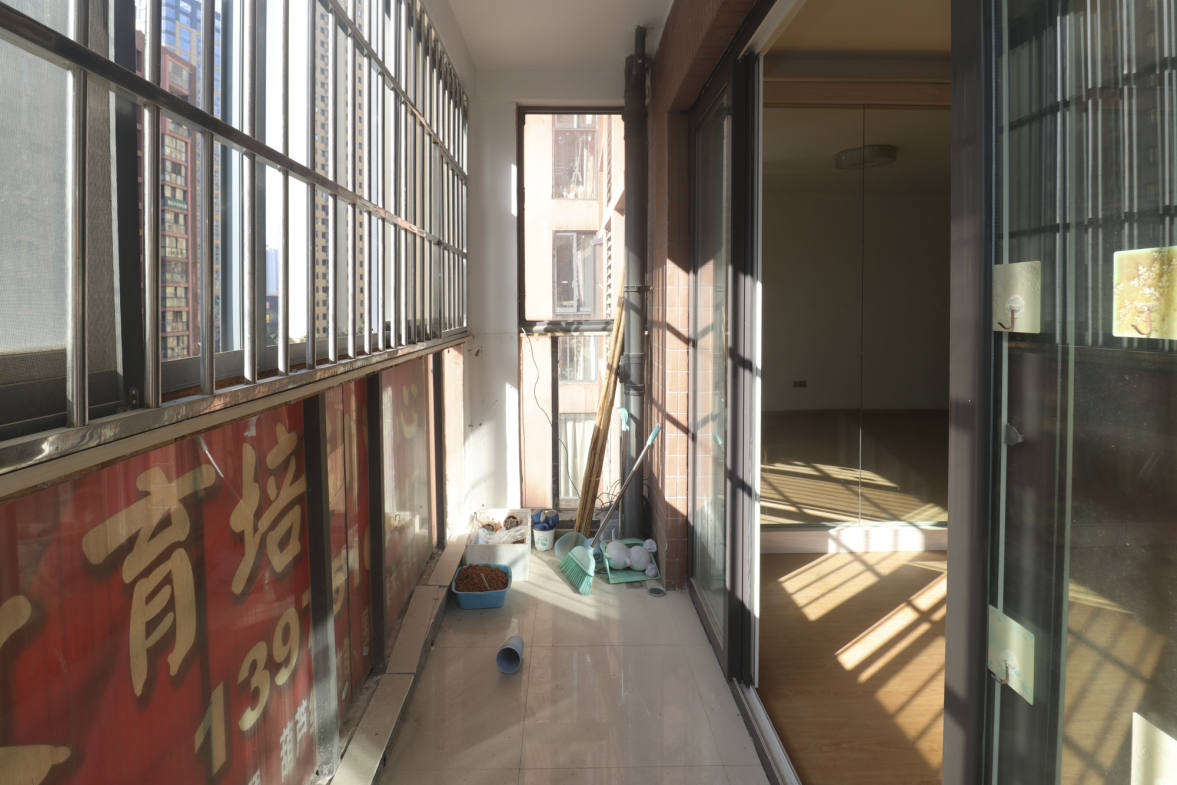 联美品格  3室2厅2卫   123.80万阳台