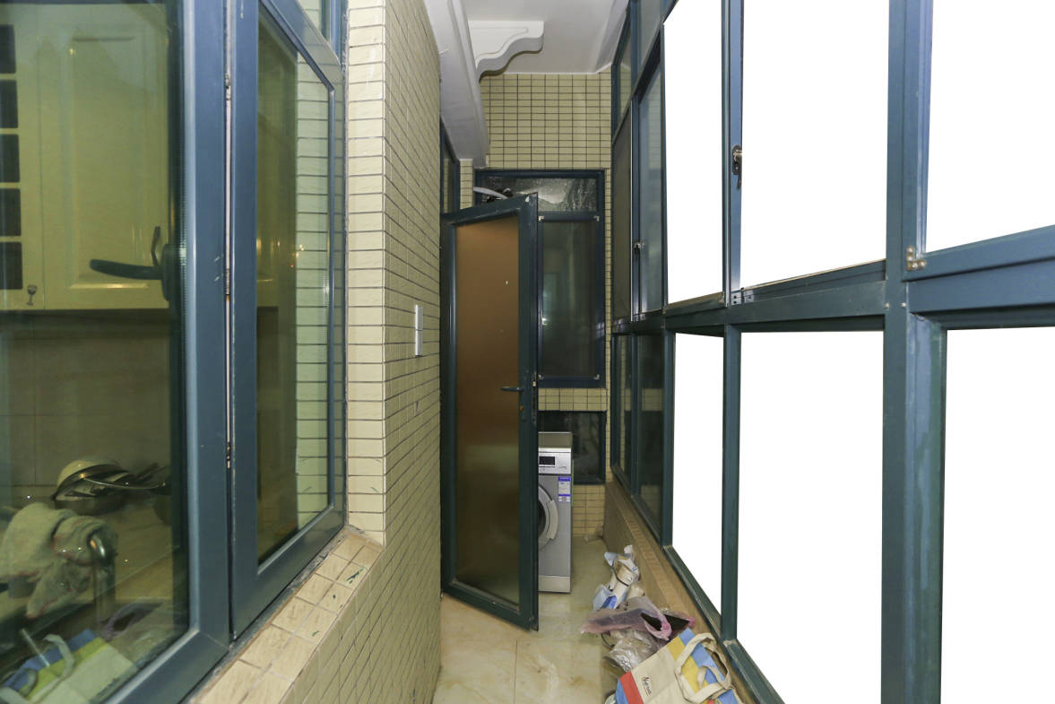恒大华府  8室3厅3卫   877.50万阳台