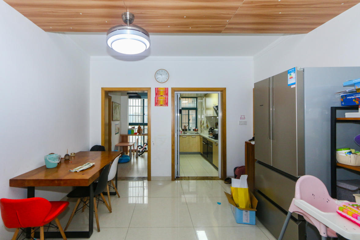 洋湖时代 3室2厅2卫 68.8万 洋湖时代 3室2厅2卫 68.8万客厅