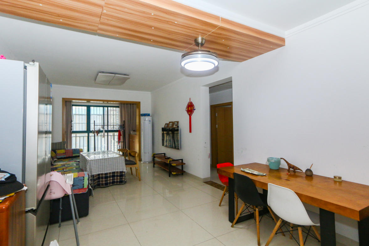 洋湖时代 3室2厅2卫 68.8万 洋湖时代 3室2厅2卫 68.8万客厅