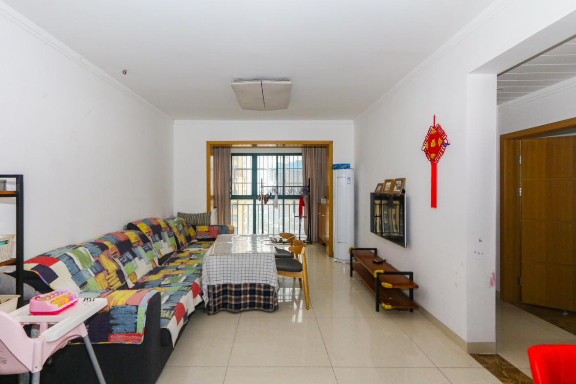 洋湖时代 3室2厅2卫 68.8万 洋湖时代 3室2厅2卫 68.8万客厅