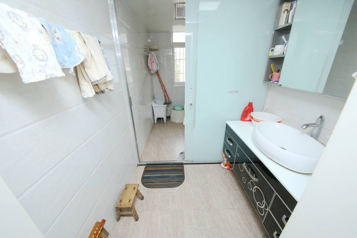 湖南省经委机关综合楼  3室2厅2卫    128.8万卫生间