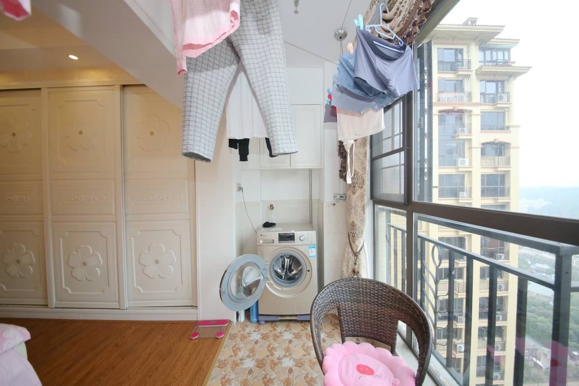 宏聚地中海  2室2厅1卫   66.00万阳台