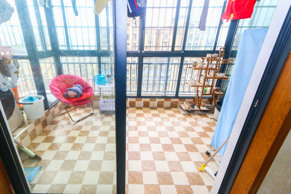 中建麓山和苑  2室2厅1卫   70.00万阳台