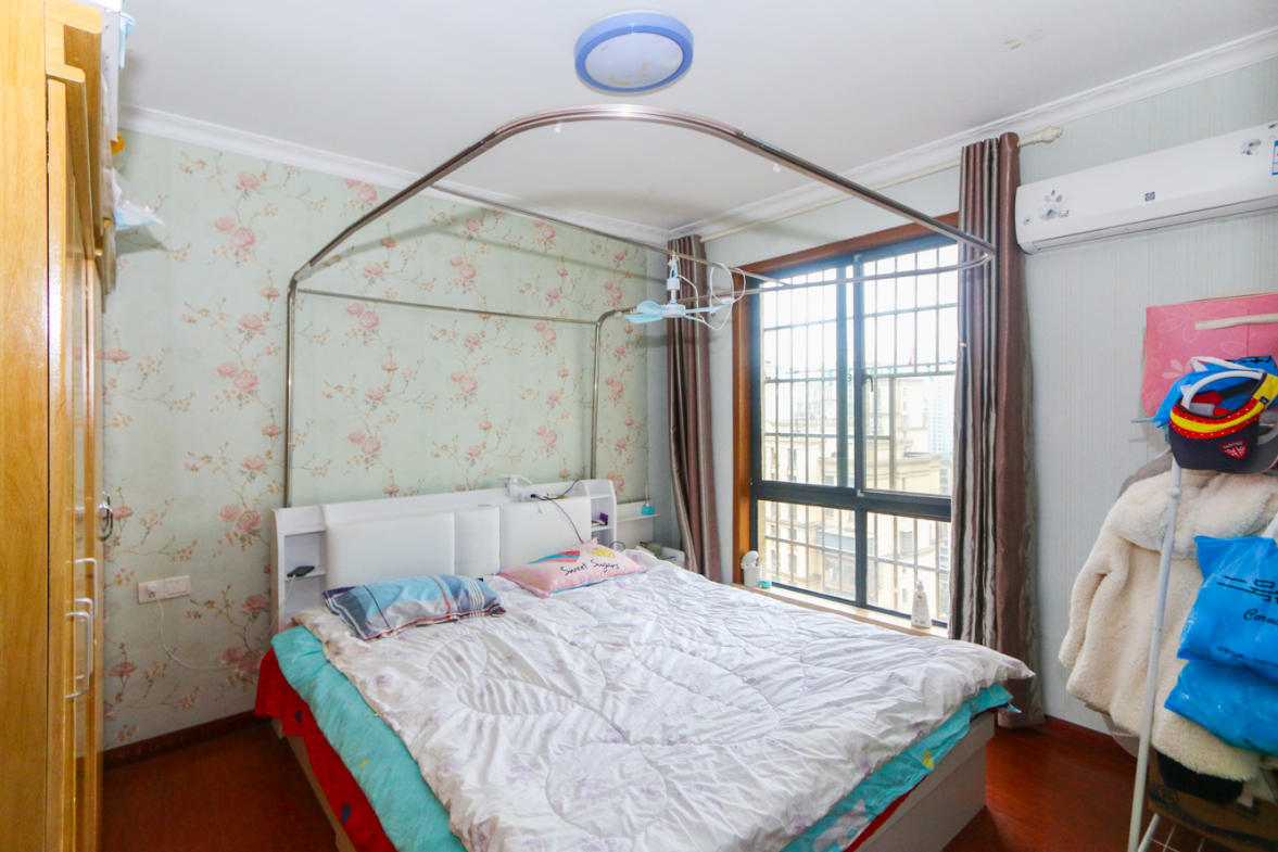 中建麓山和苑  2室2厅1卫   70.00万卧室