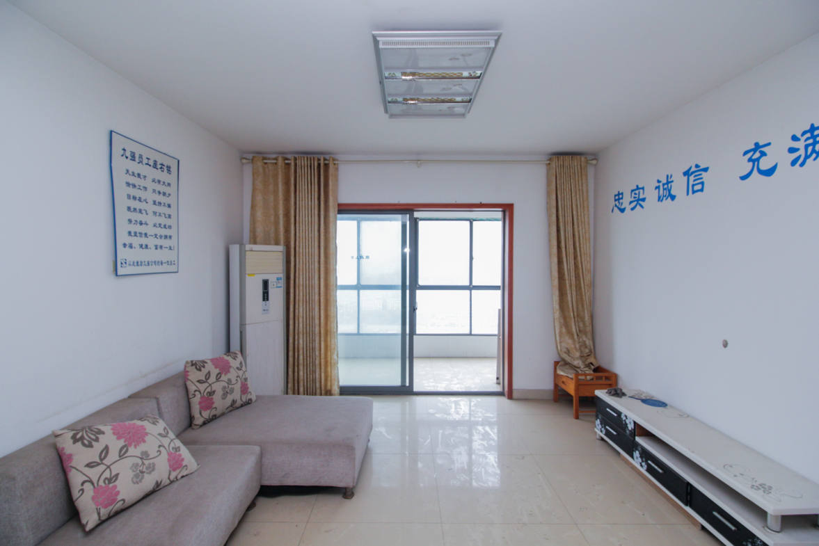 上海城小区  4室2厅1卫   123.00万室内图1