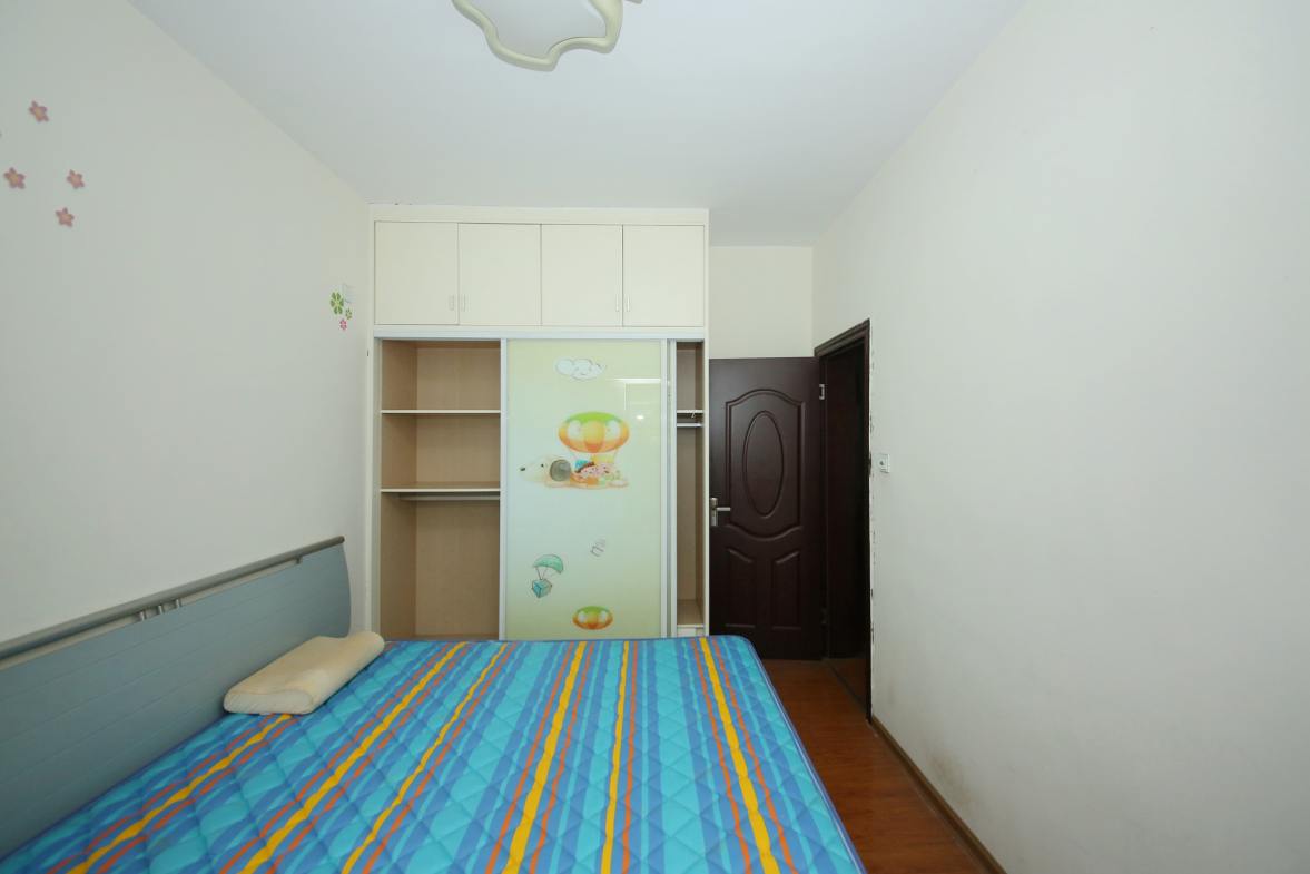 天城尚品  2室2厅2卫    88.0万卧室