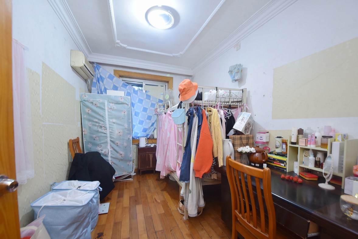 华顺大厦(芙蓉中路)  3室2厅1卫    53.0万卧室