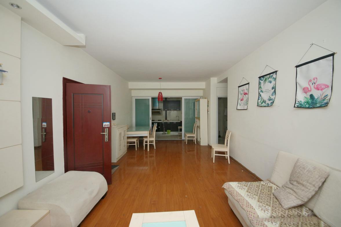 天城尚品  2室2厅2卫    88.0万客厅