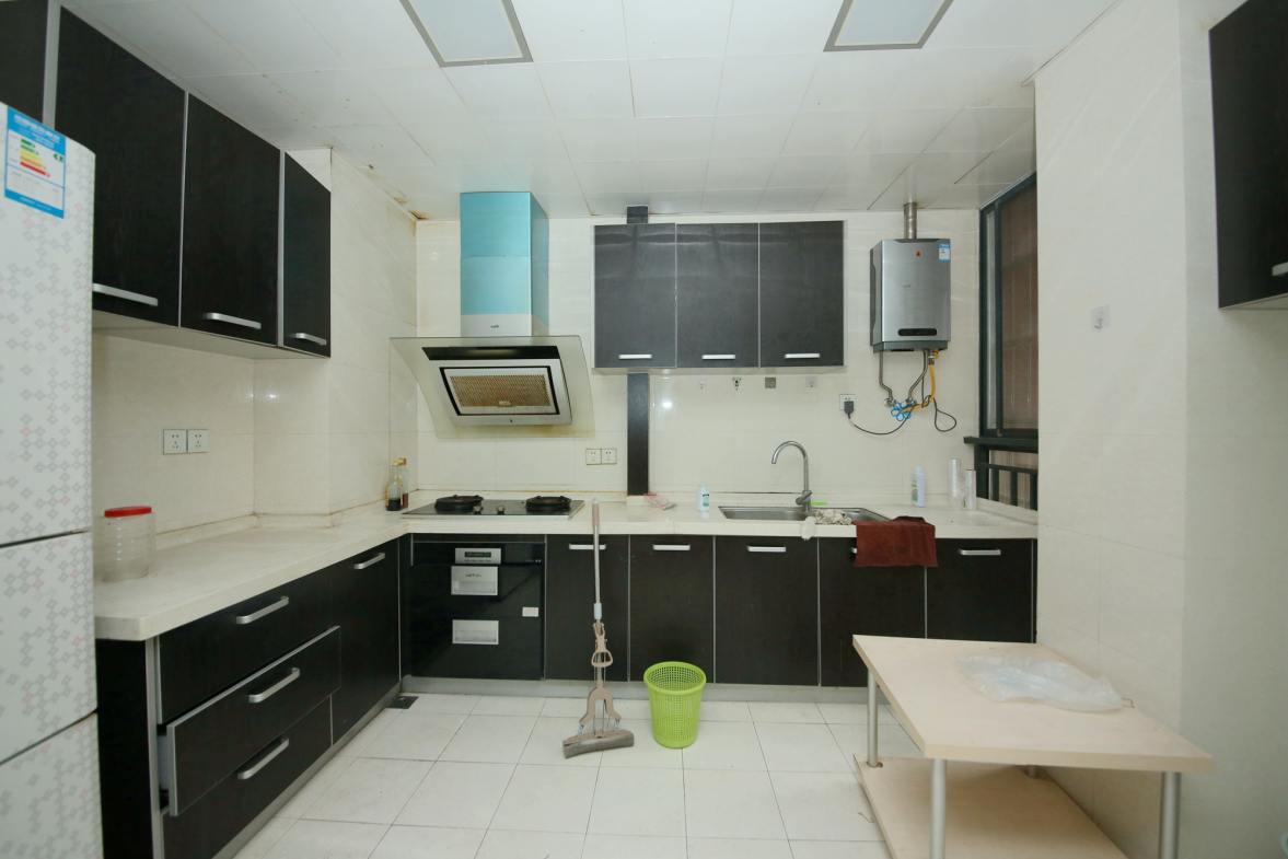 天城尚品  2室2厅2卫    88.0万厨房