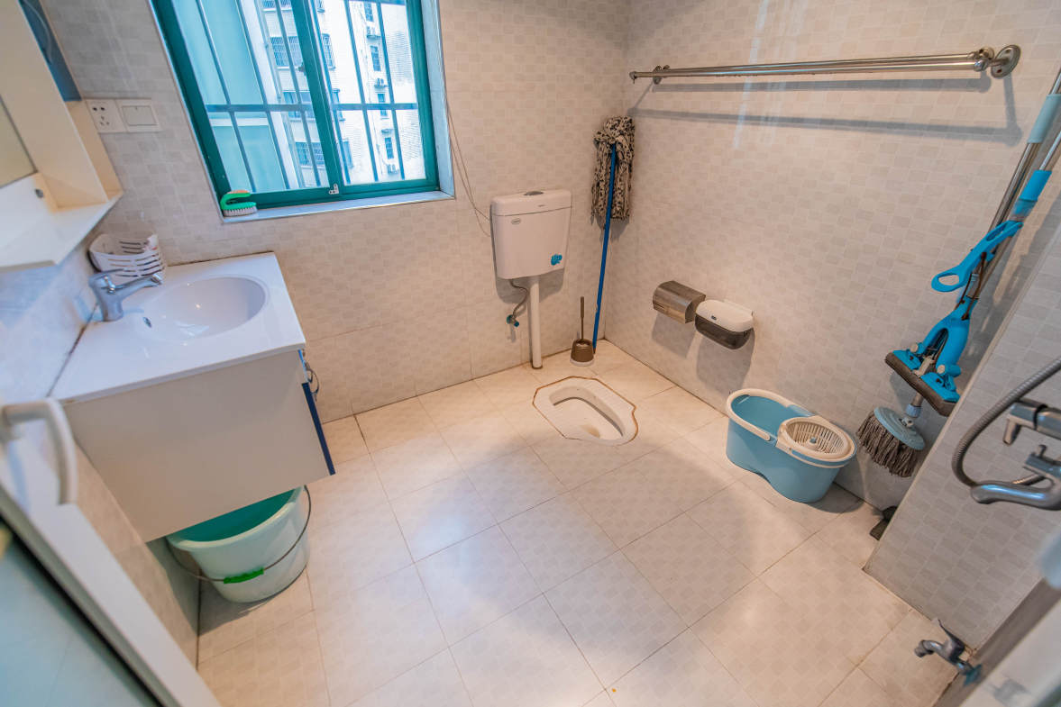 天和华城  2室2厅1卫    73.0万卫生间